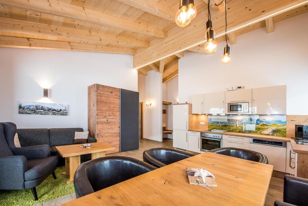 Stockis Mountaindestillerie - Appartements Leogang Buitenkant foto