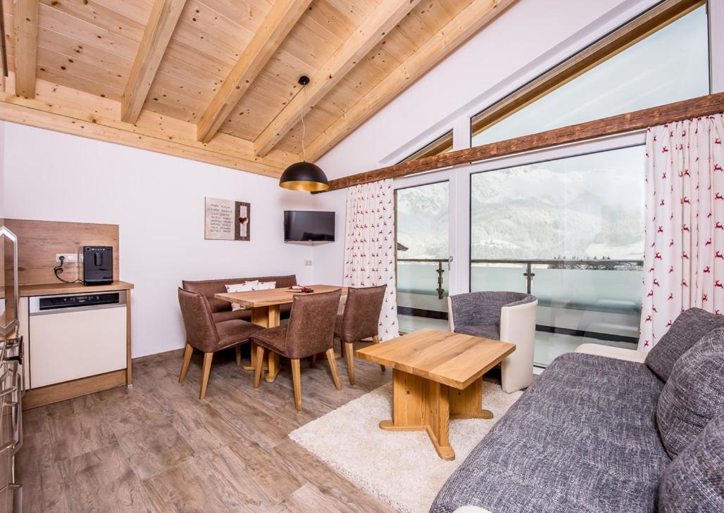 Stockis Mountaindestillerie - Appartements Leogang Buitenkant foto